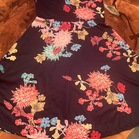 HUHOT Size M Black Floral Flare Dress - Picture 4 of 10
